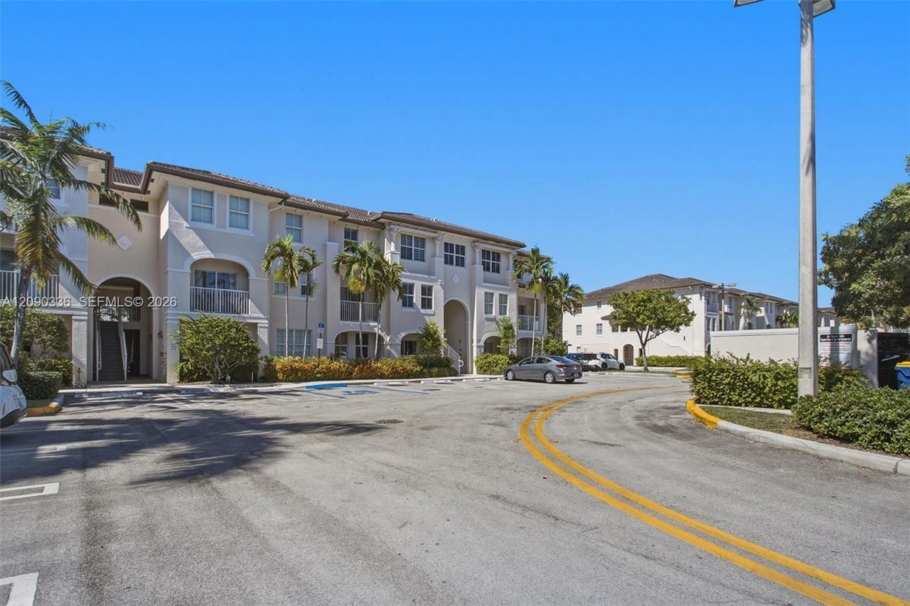 11605 NW 89th St, Unit 228, Doral, FL 33178 Photo
