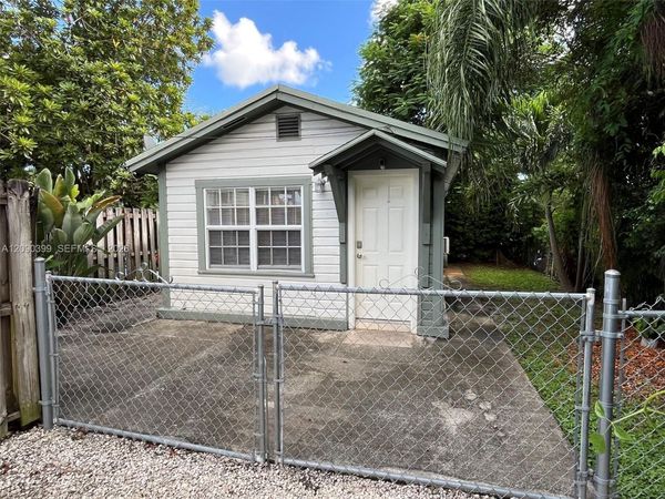 4176 SW 9th St , Miami, FL 33134