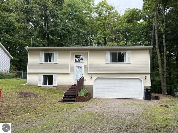 18860 Lakewood Circle, Lake Ann, MI 49650