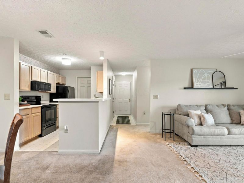 6823 Meadow Creek Drive, Unit 208, Columbus, OH 43235 Photo 18