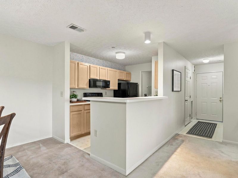 6823 Meadow Creek Drive, Unit 208, Columbus, OH 43235 Photo 19