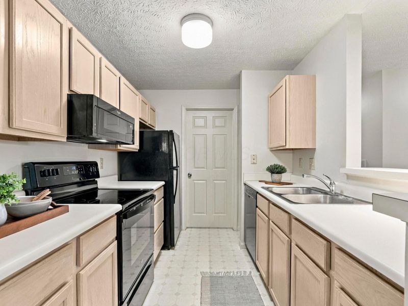 6823 Meadow Creek Drive, Unit 208, Columbus, OH 43235 Photo 20