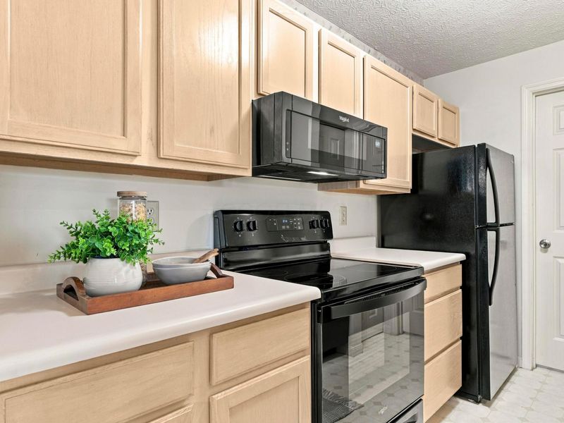 6823 Meadow Creek Drive, Unit 208, Columbus, OH 43235 Photo 21