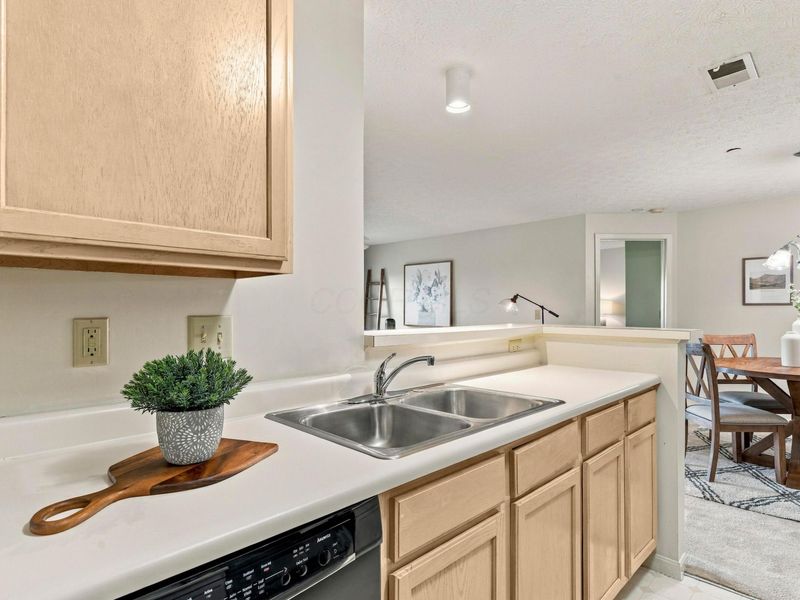 6823 Meadow Creek Drive, Unit 208, Columbus, OH 43235 Photo 24