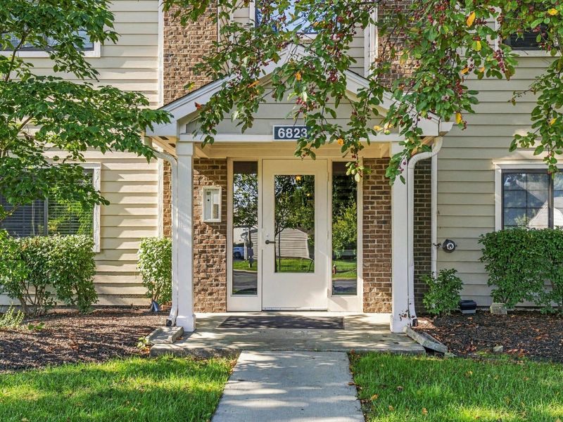 6823 Meadow Creek Drive, Unit 208, Columbus, OH 43235 Photo 3