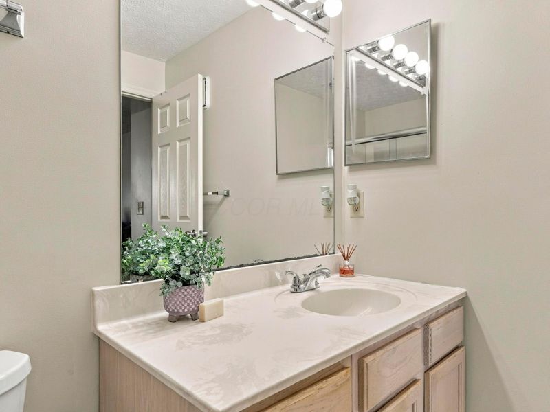 6823 Meadow Creek Drive, Unit 208, Columbus, OH 43235 Photo 32