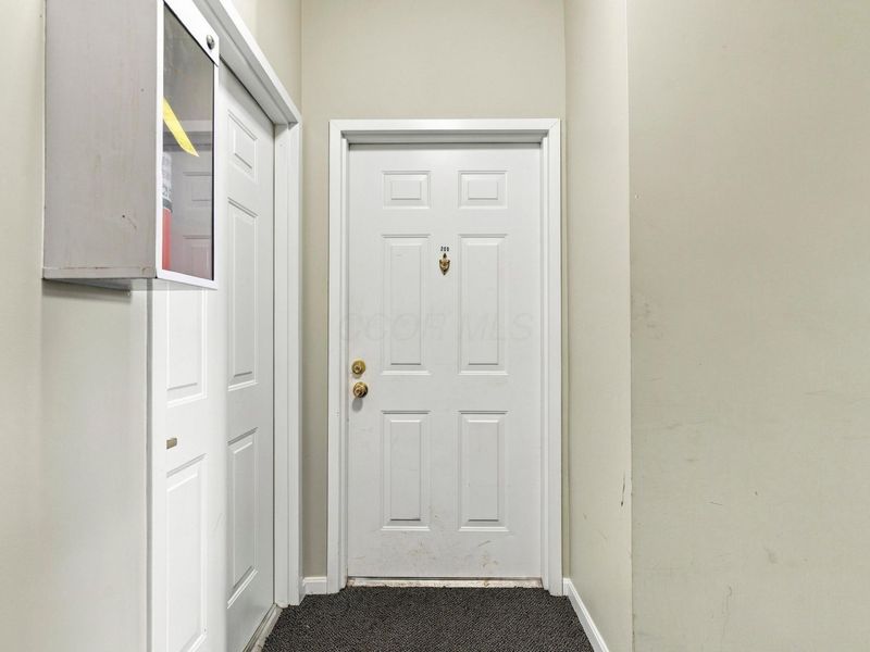 6823 Meadow Creek Drive, Unit 208, Columbus, OH 43235 Photo 4
