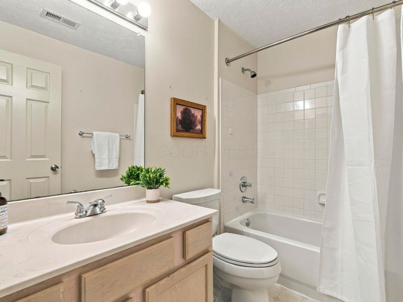 6823 Meadow Creek Drive, Unit 208, Columbus, OH 43235 Photo 7