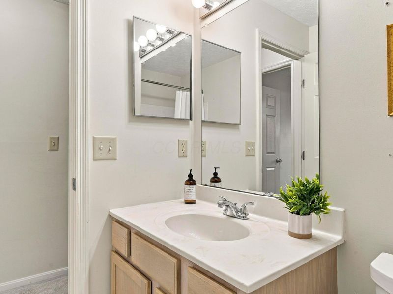 6823 Meadow Creek Drive, Unit 208, Columbus, OH 43235 Photo 9