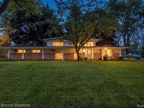 1752 Middle Trail Road, Commerce Township, Mi 48390