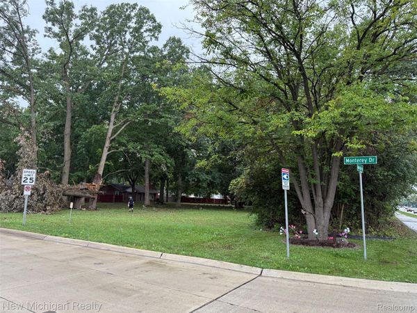 28993 W Monterey DR Road, Southfield, Mi 48076