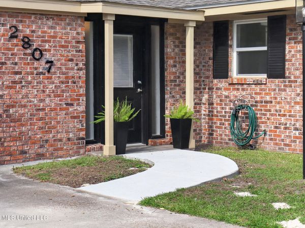 2807 Pinewood Avenue, Pascagoula, MS 39567