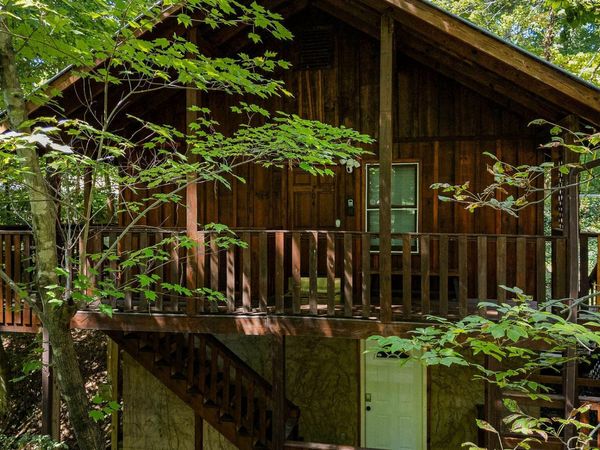 704 Forest Drive , Pigeon Forge, TN 37863