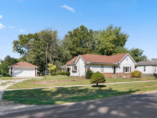 609 Woodford Street , Gridley, IL 61744