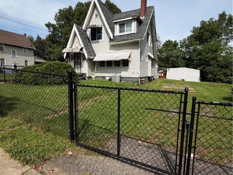 743 Bellevue Avenue, Akron, OH 44307 Photo 2