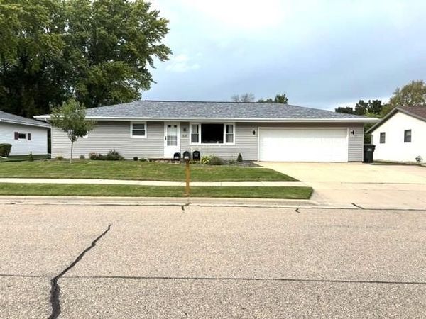 532 WILLOW DRIVE, Kaukauna, WI 54130