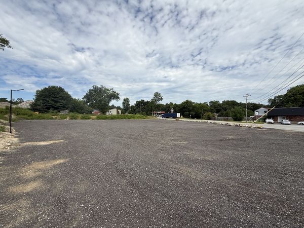 685 Quaker Hwy, Uxbridge, MA 01569