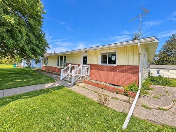 202 W Main Street , Ceylon, MN 56121