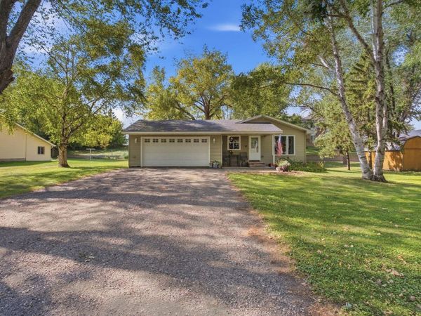 210 Lakeview Drive, Spicer, MN 56288