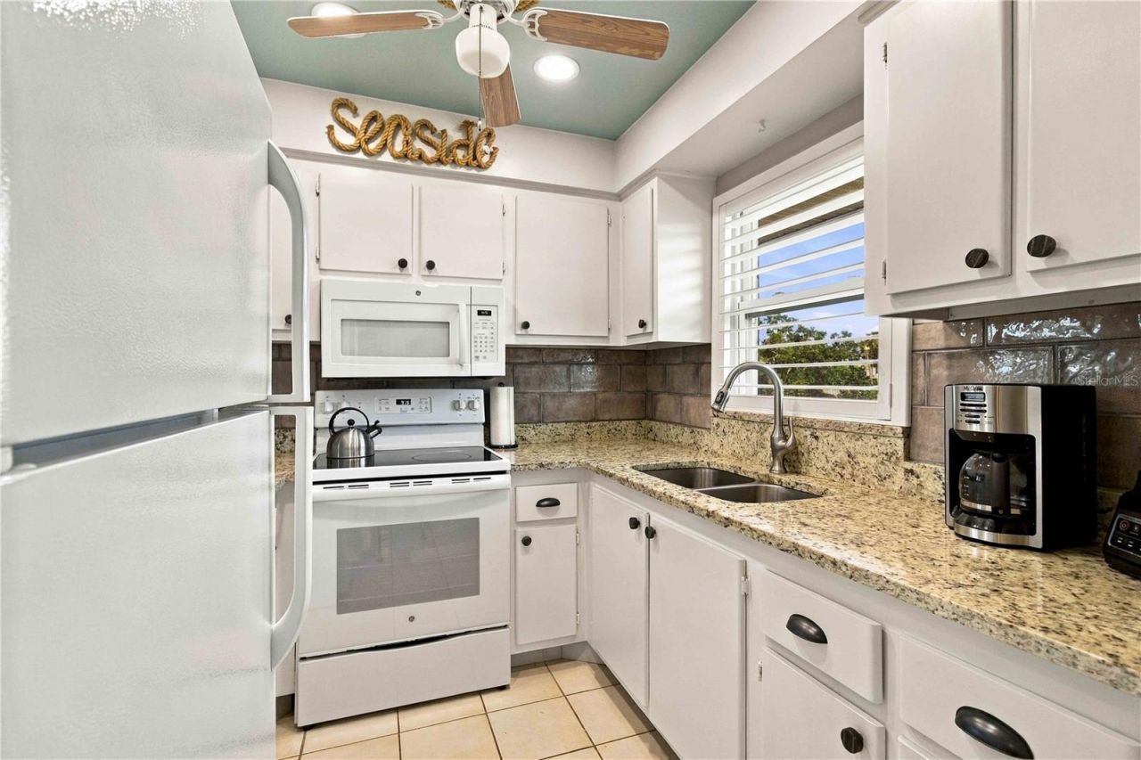 304 47th Avenue Drive W, Unit 313, Bradenton, FL 34207 Photo
