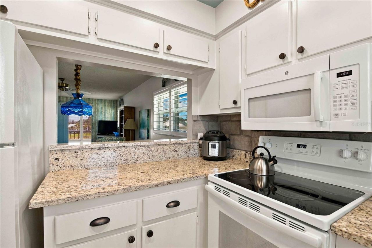 304 47th Avenue Drive W, Unit 313, Bradenton, FL 34207 Photo