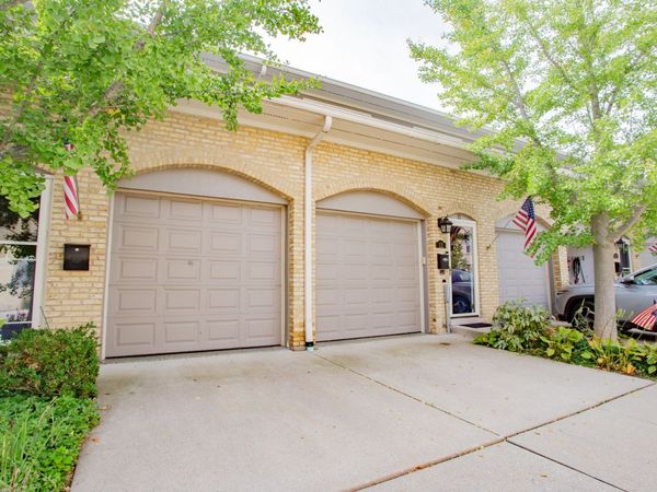 11 Rienzi Lane, Highwood, IL 60040