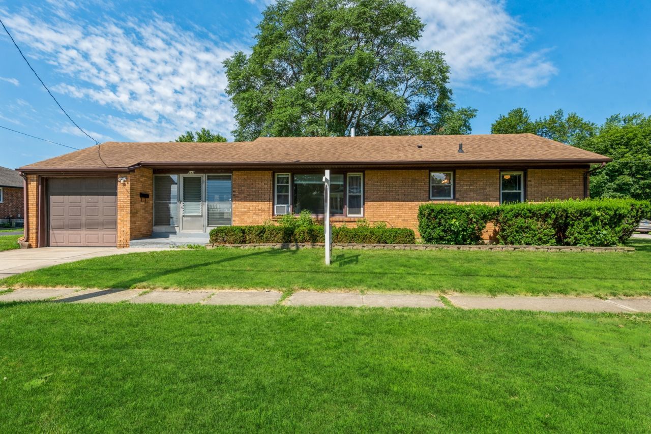 319 N Lord Avenue , Carpentersville, IL 60110 Main Photo