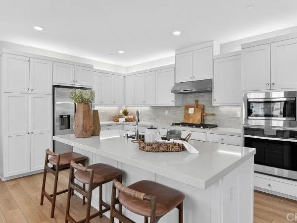 28869 Pineridge Lane , Canyon Country, CA 91387
