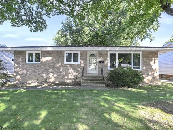 6213 Nelwood Road , Parma Heights, OH 44130
