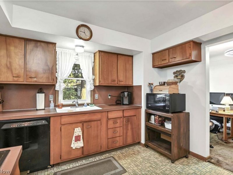 6213 Nelwood Road, Parma Heights, OH 44130 Photo 3