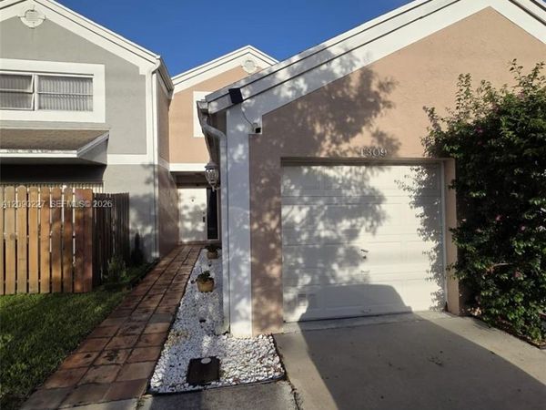 Unit 1309, Pembroke Pines, FL 33026