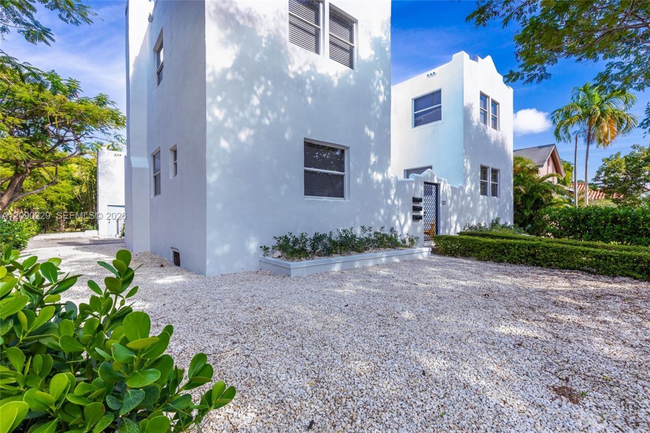 137 NE 47th St , Miami, FL 33137 Photo
