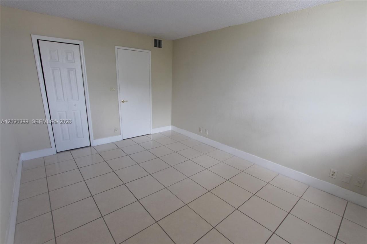 4550 NW 9 St , Unit 406E, Miami, FL 33126 Photo