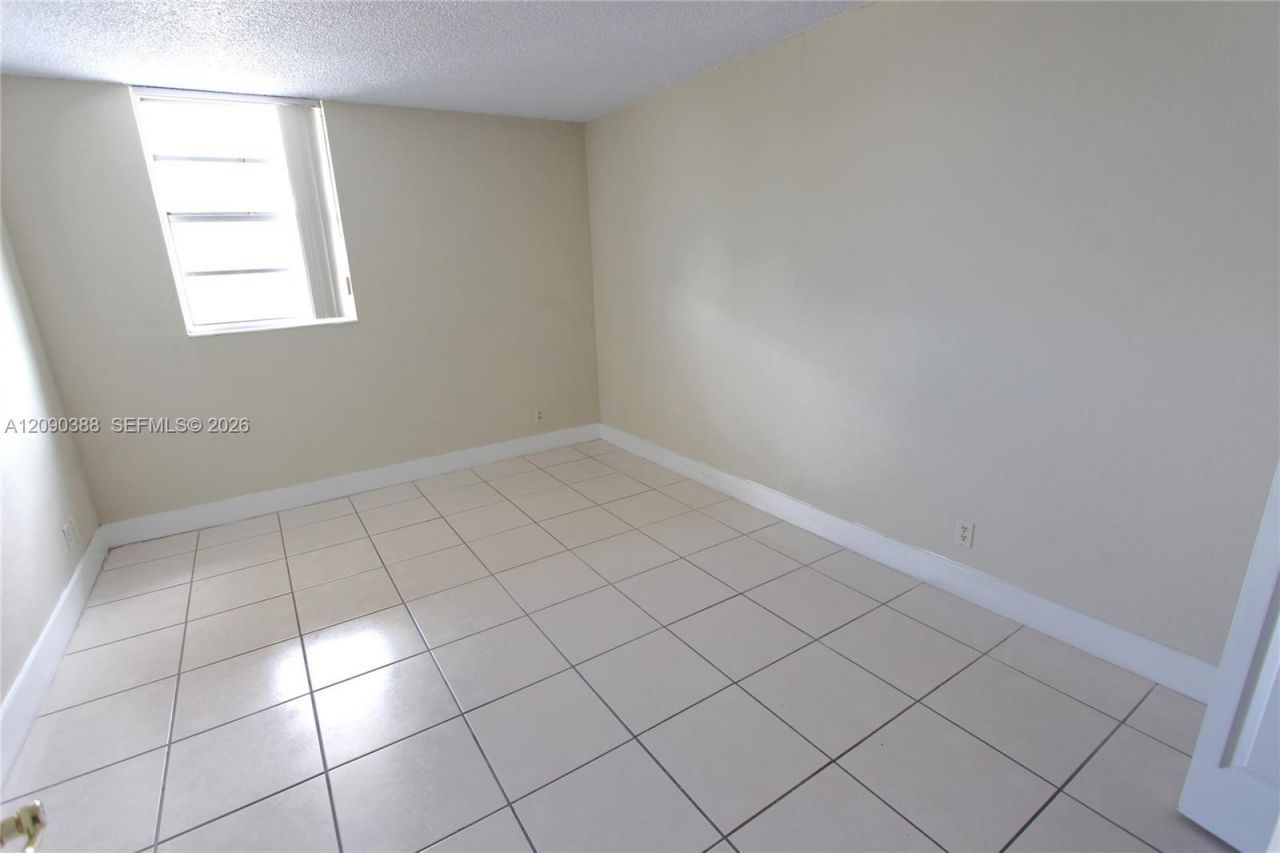 4550 NW 9 St , Unit 406E, Miami, FL 33126 Photo