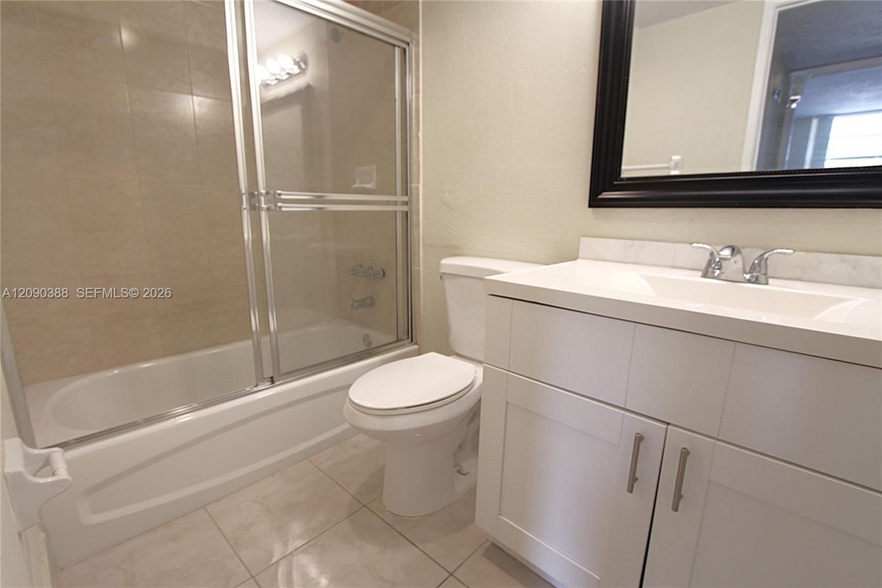 4550 NW 9 St , Unit 406E, Miami, FL 33126 Photo