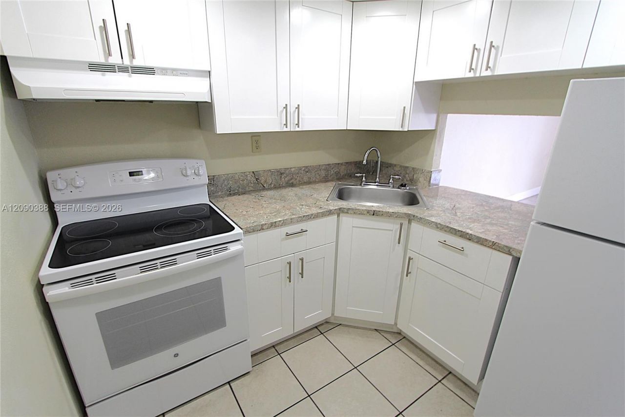 4550 NW 9 St , Unit 406E, Miami, FL 33126 Photo