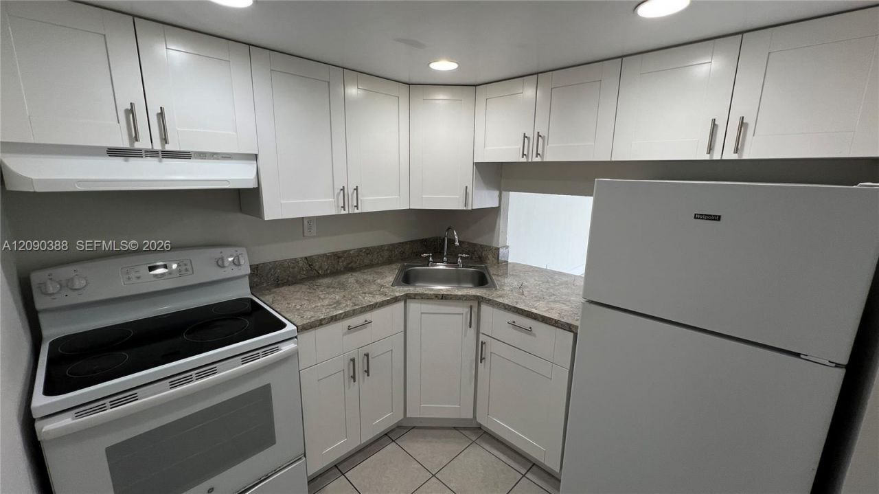 4550 NW 9 St , Unit 406E, Miami, FL 33126 Photo