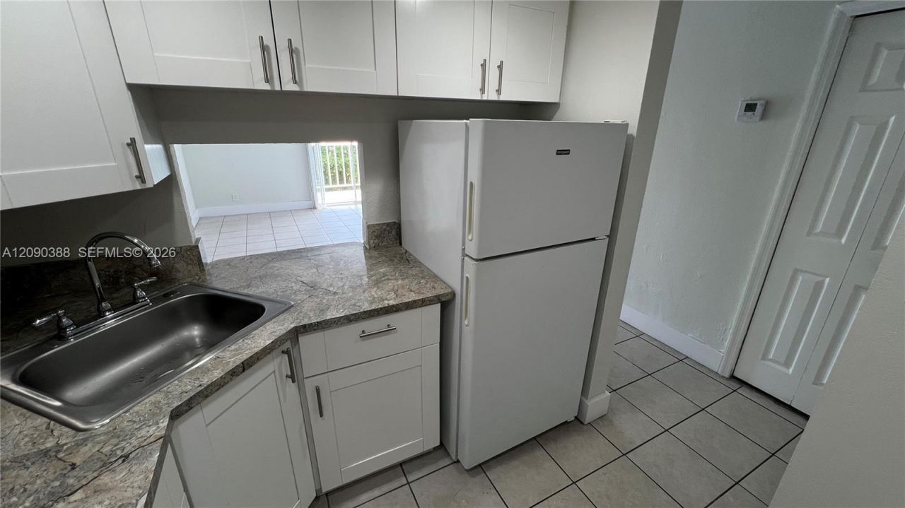 4550 NW 9 St , Unit 406E, Miami, FL 33126 Photo