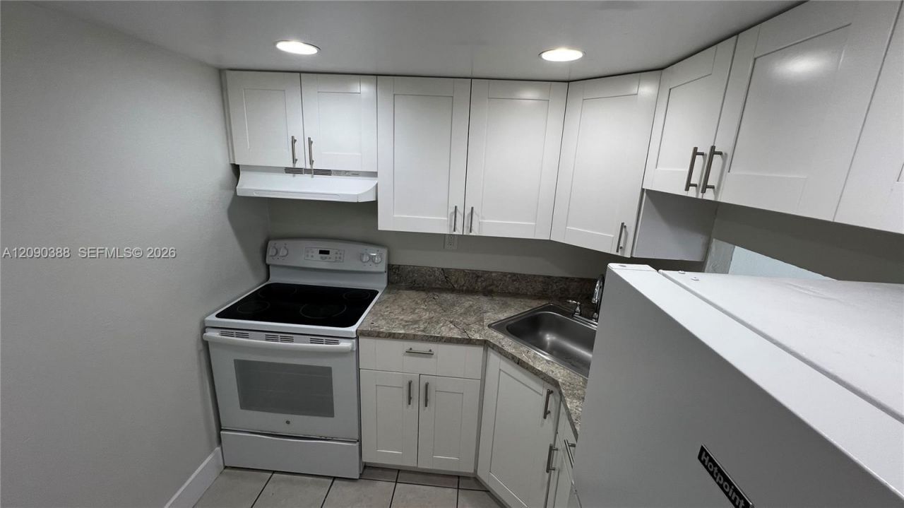 4550 NW 9 St , Unit 406E, Miami, FL 33126 Photo