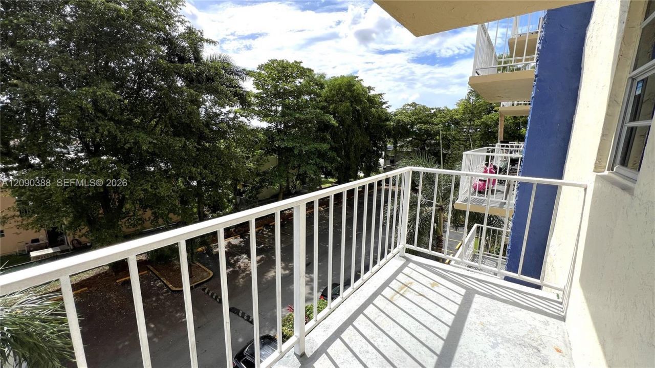 4550 NW 9 St , Unit 406E, Miami, FL 33126 Photo