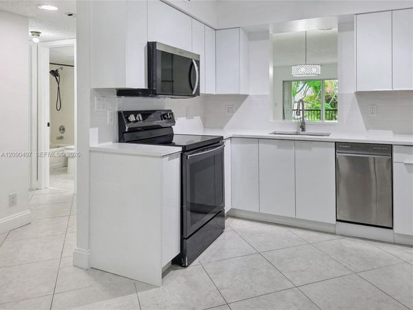 2212 S Cypress Bend Dr , Unit 301, Pompano Beach, FL 33069