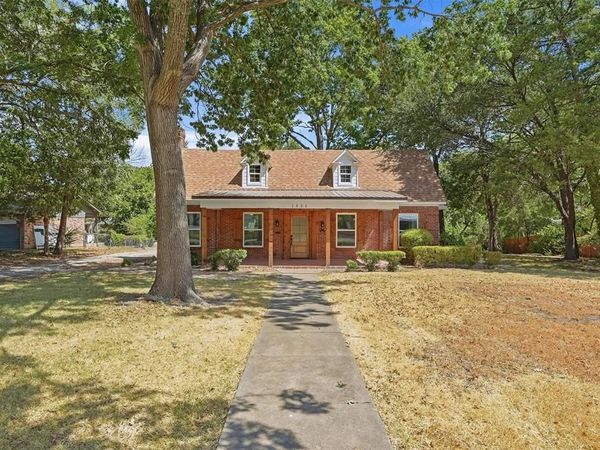 1525 N Shannon Street , Sherman, TX 75092