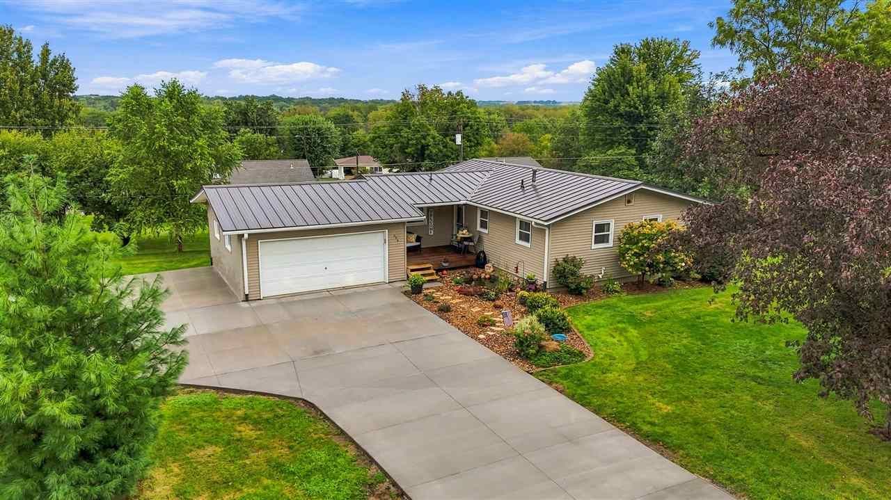 304 Lake View Dr Ne, Solon, IA 52333 Main Photo