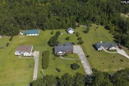 152 Berry Hill Lane  photo 4