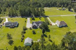 152 Berry Hill Lane  photo 4