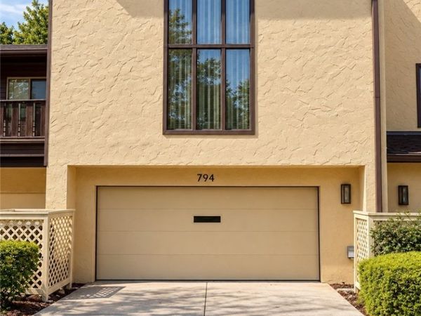 794 Hampton Ridge Drive , Akron, OH 44313