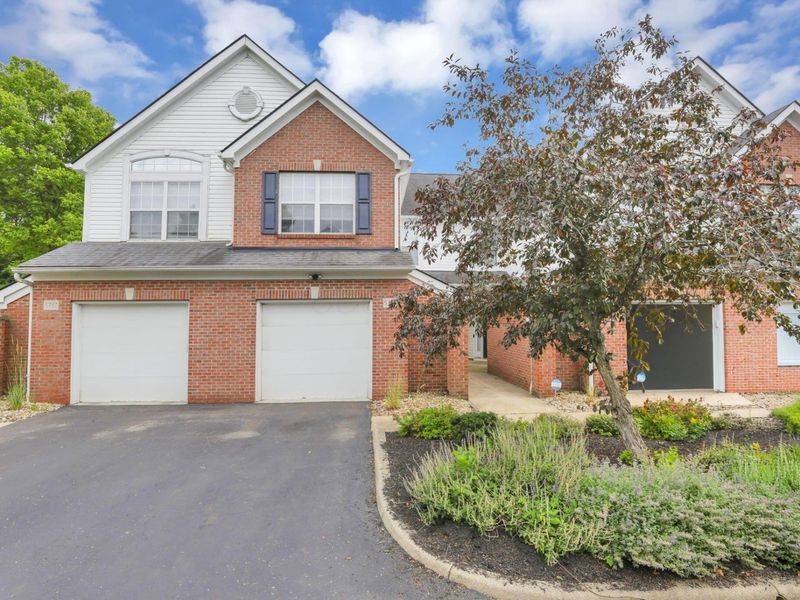5785 Albany Green, Westerville, OH 43081 Photo 2