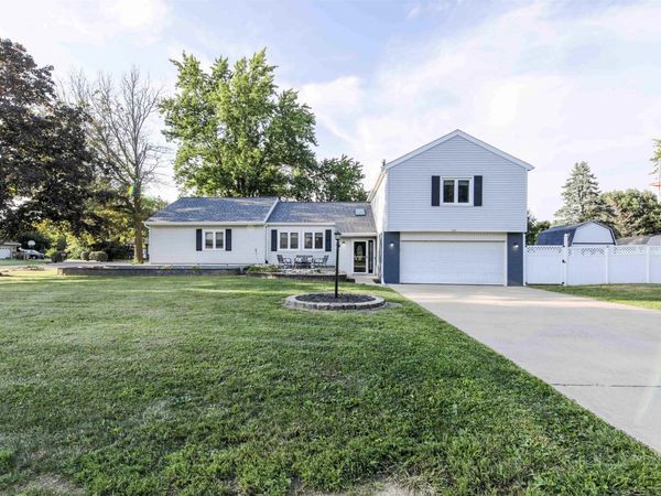 713 GRANDVIEW Way, Germantown Hills, IL 61548