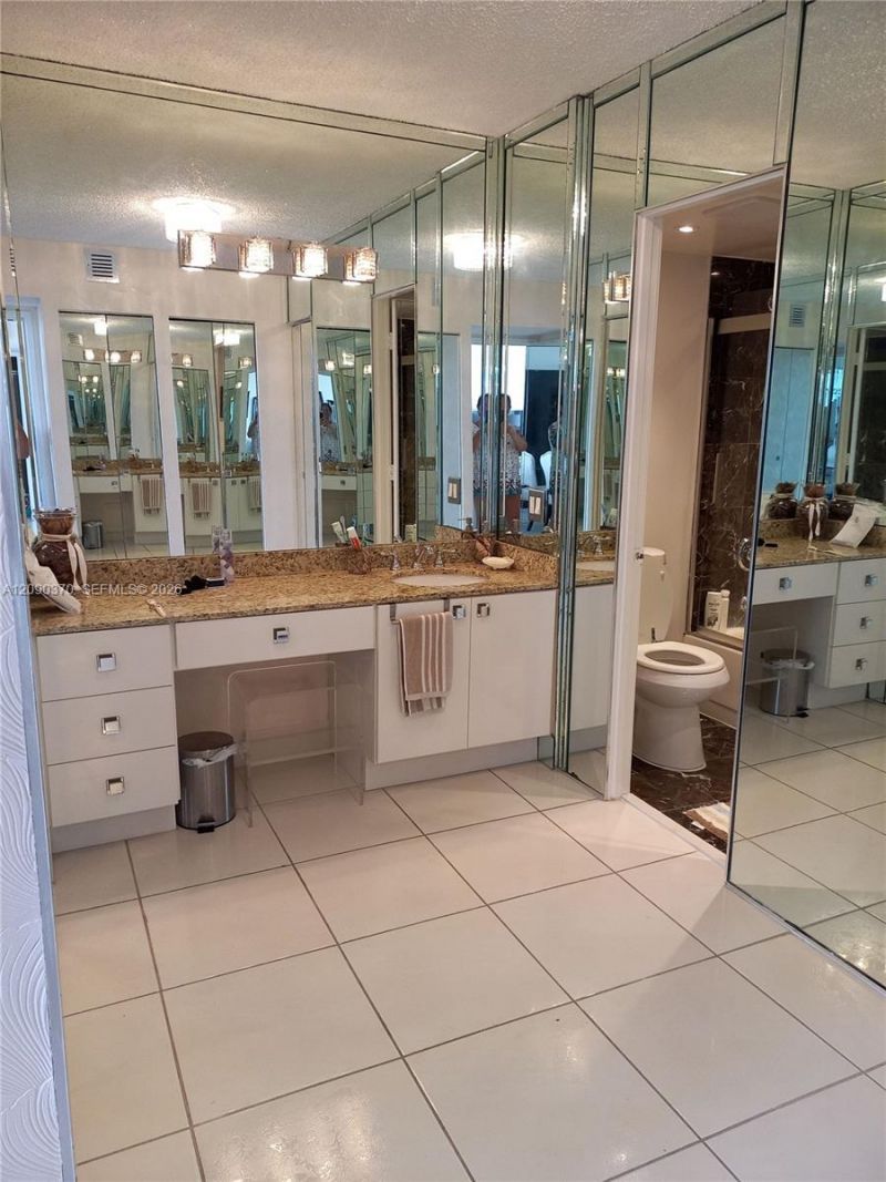 3701 N Country Club Dr , Unit 1706, Aventura, FL 33180 Photo