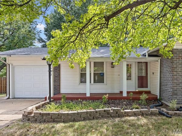 2560 Wedgwood Drive , Florissant, MO 63033